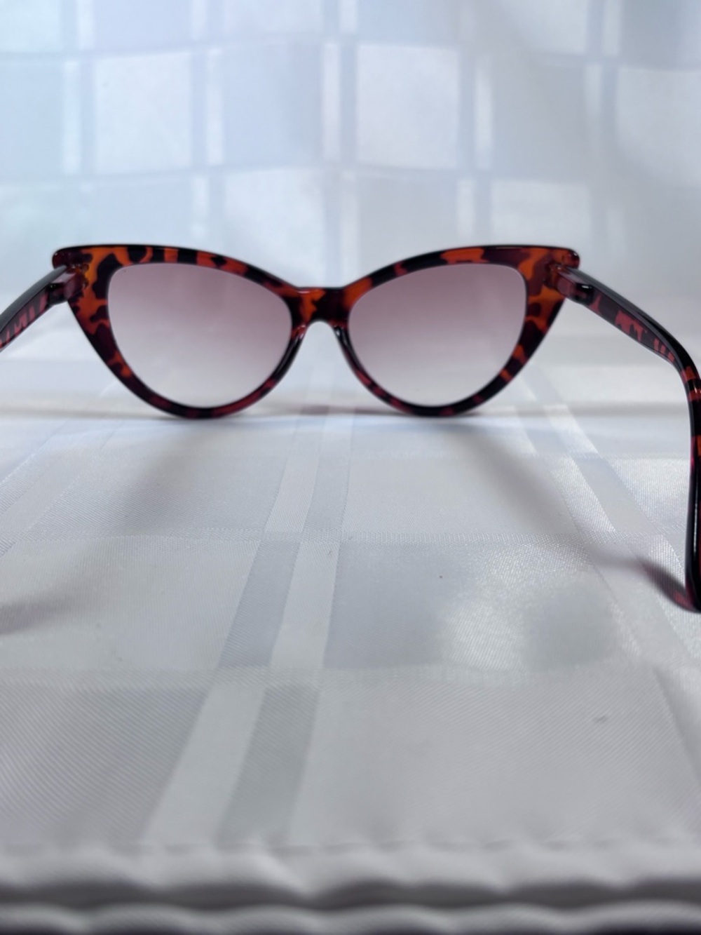 MUST BUNDLE 3 $5 ITEMS Tortoiseshell Cat Eye Reader 1.50 Sunglasses - Picture 5 of 9